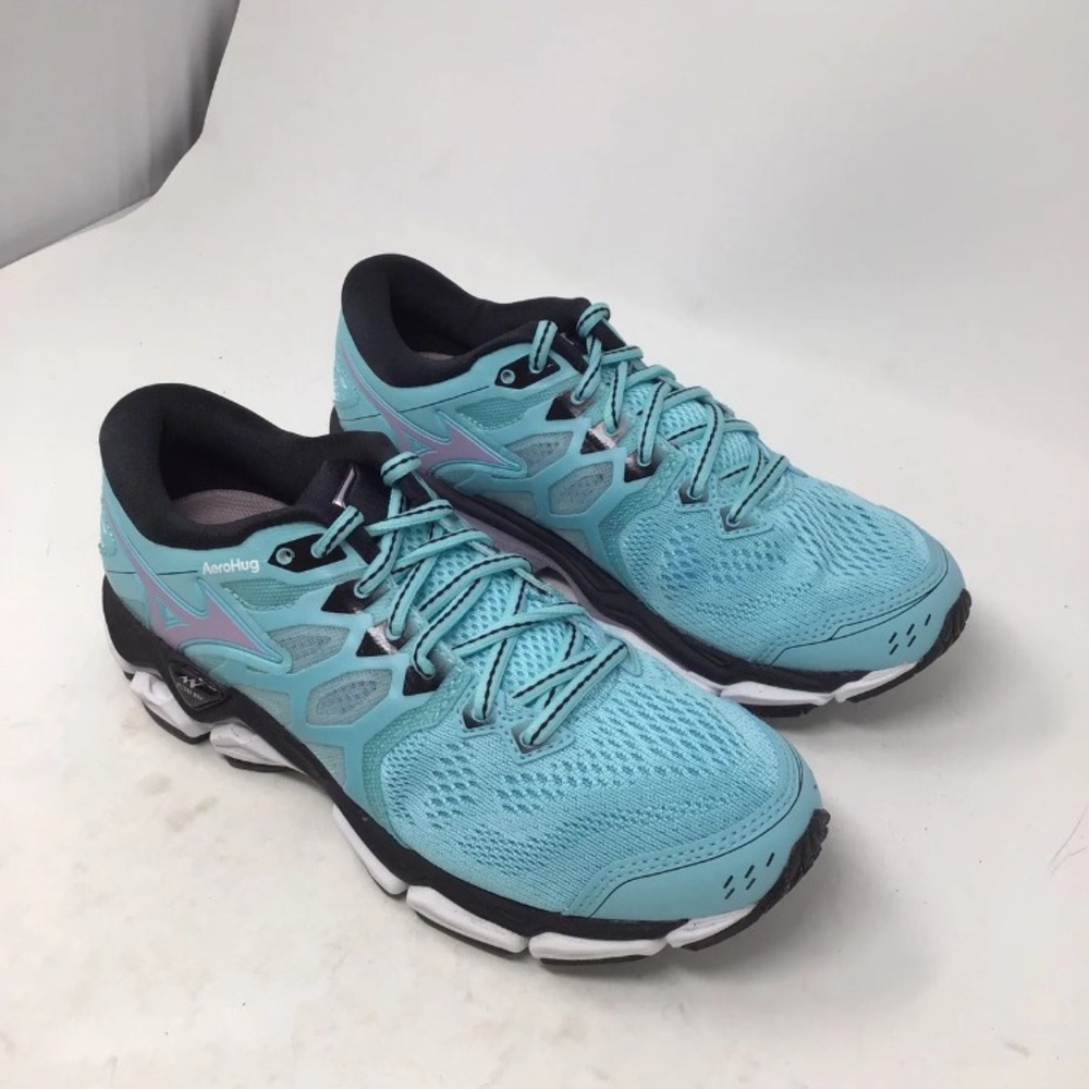 Mizuno Wave Horizon running shoes